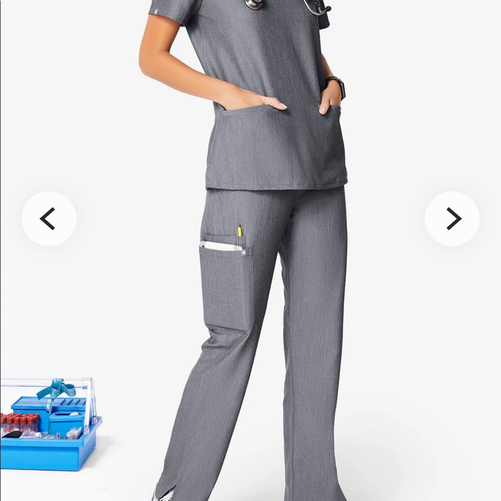 FIGS scrub outfit size small